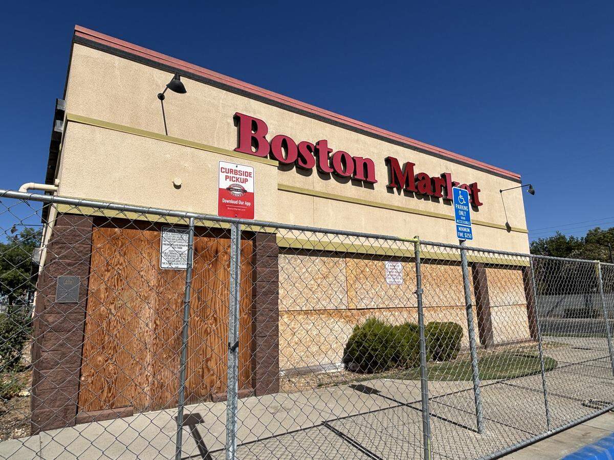 The former Boston Market building on Bullard Avenue near Highway 41 will soon become a restaurant serving Chinese soup dumplings.