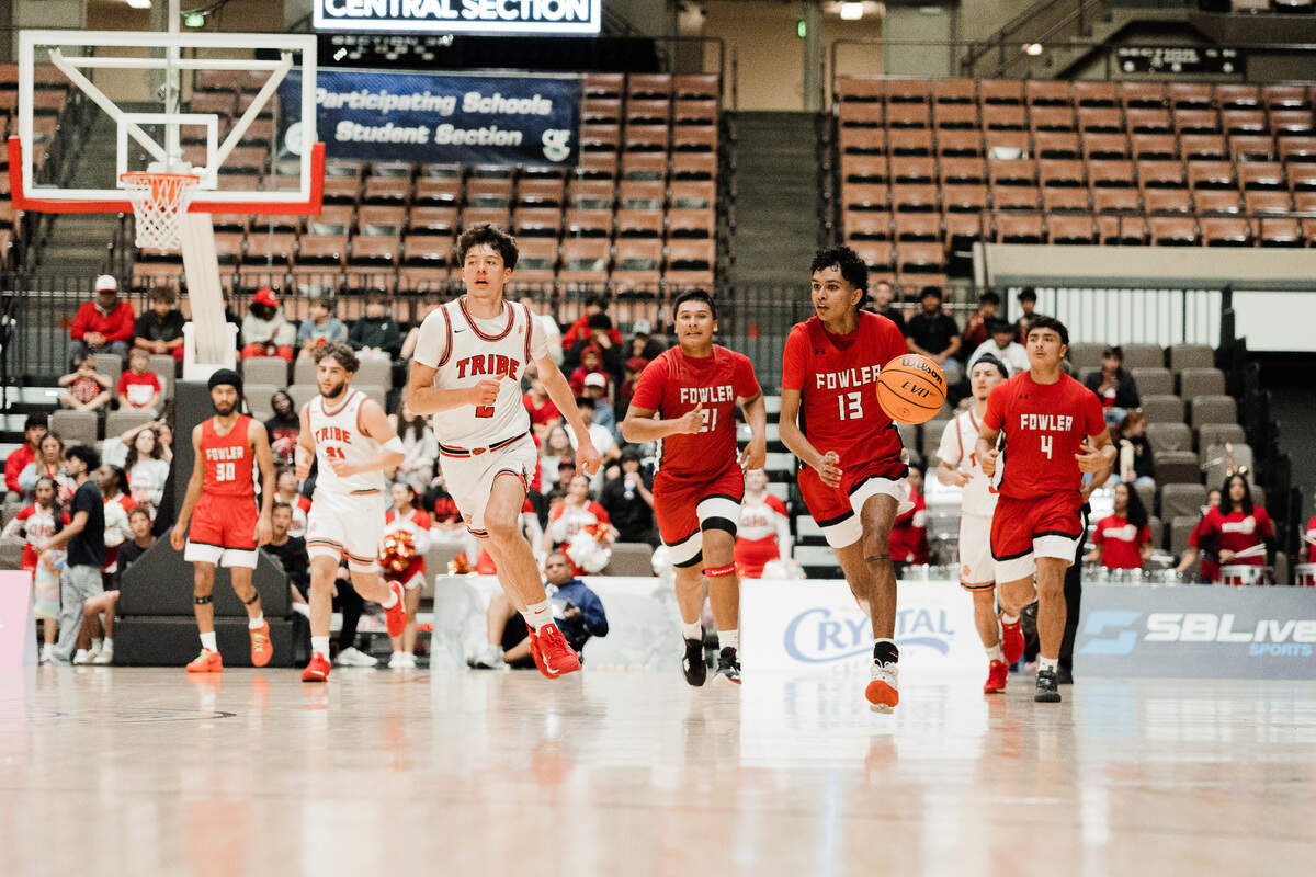 Fowler’s Manraj Bains dribbles against Chowchilla in a Central Section Division VI championship game at Selland Arena in Fresno, California.