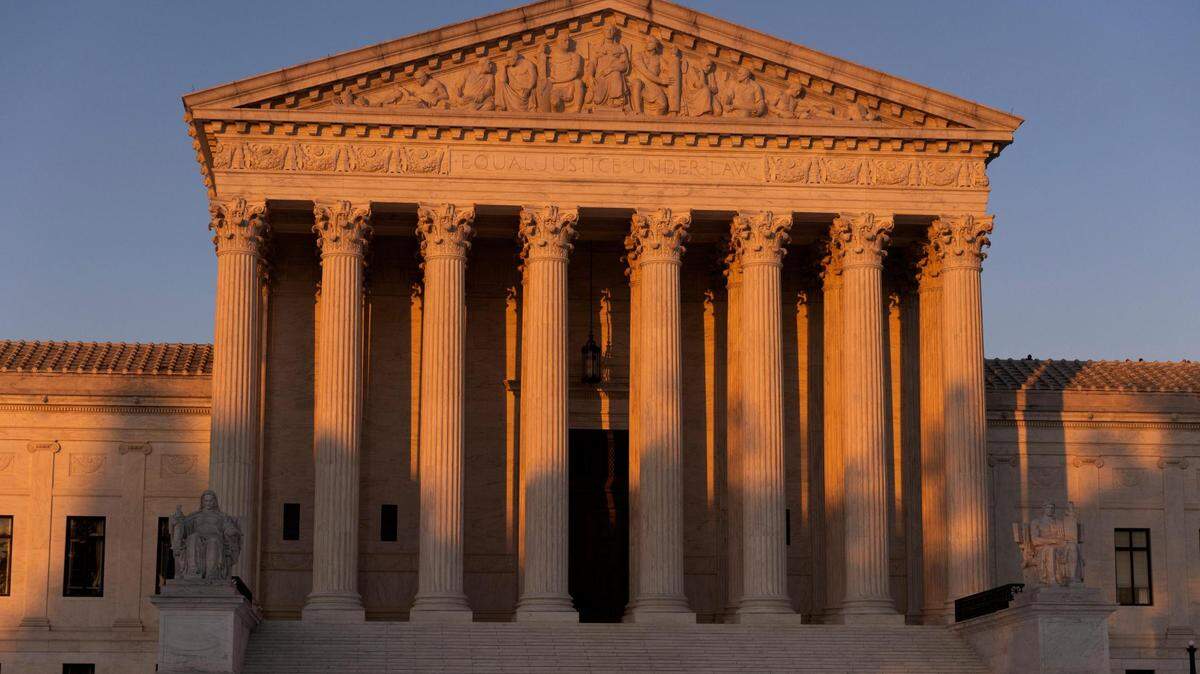 Vista del Tribunal Supremo de Estados Unidos al atardecer en Washington, DC, el 24 de junio de 2022.