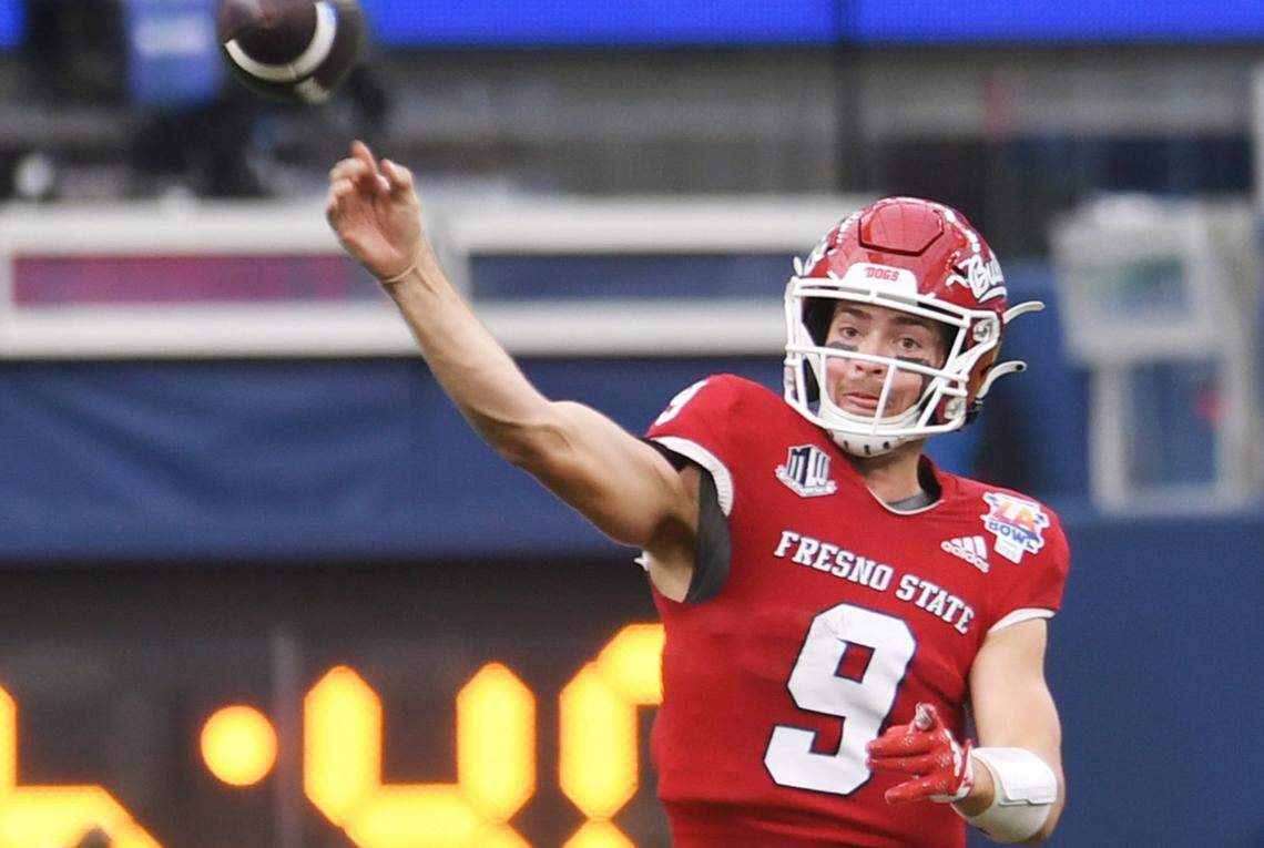 Fresno State quarterback Jake Haener pass against Washington State at the Jimmy Kimmel LA Bowl Saturday, Dec. 17, 2022 in Inglewood, CA.