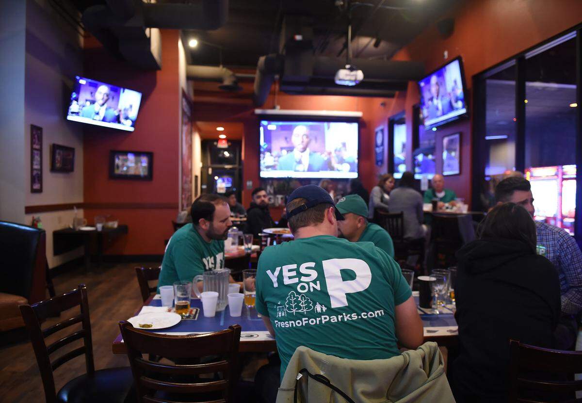 The crowd of Measure P supporters dwindles in size at Victory Grill late Tuesday night, Nov. 6, 2018 in Fresno.