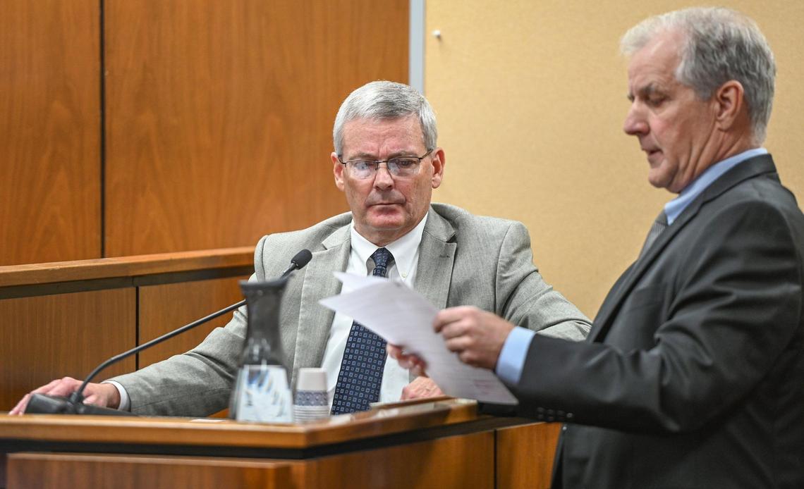Mark Coleman, right, attorney for Fresno City Council President Nelson Esparza, questions Former Fresno City Attorney Doug Sloan on the witness stand during a preliminary hearing for Esparza’s felony extortion case in Fresno County Superior Court on Tuesday, Nov. 15, 2022.