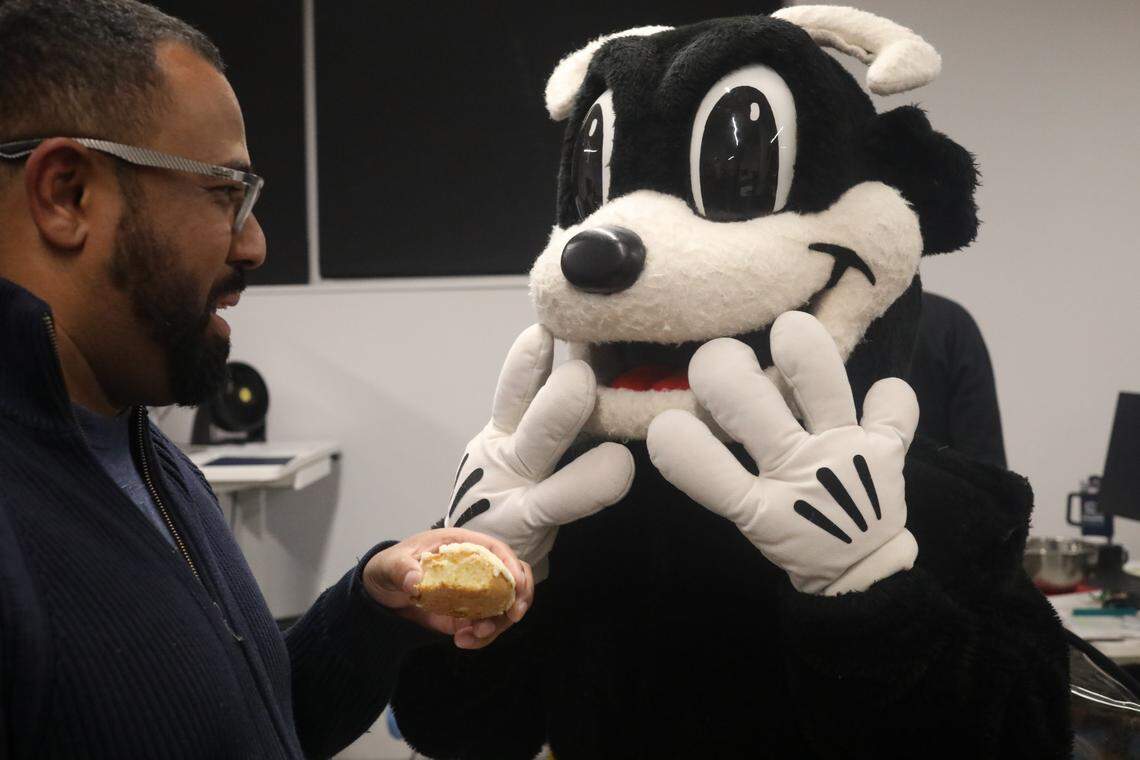 Community members had the opportunity to meet reporters and editors and take photos with Bee's mascot Scoopy while enjoying pan dulce and hot chocolate.