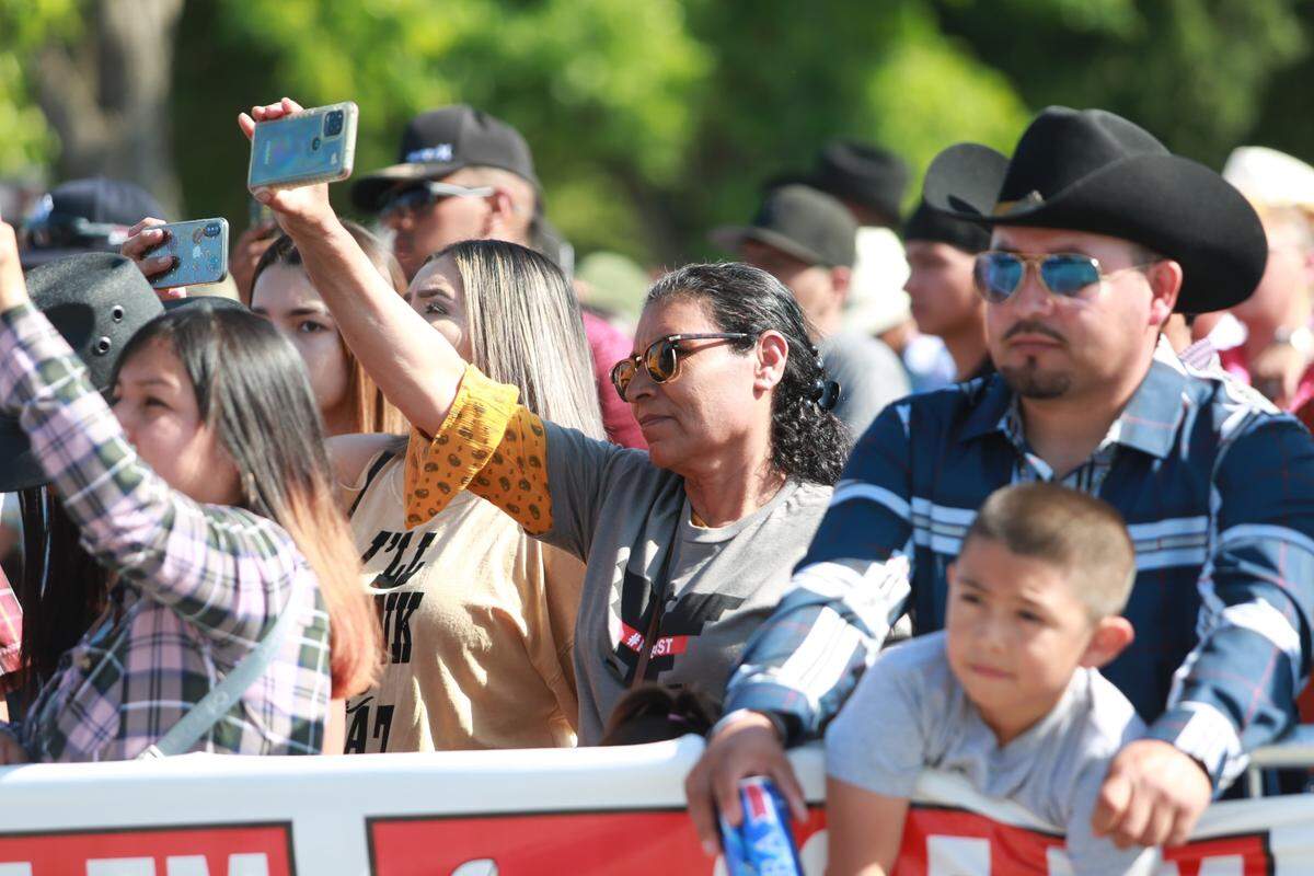 El concierto del ‘Dia del Trabajador’ que organizó las radioemisoras La Campesina 92.5 FM de Bakersfield y La Campesina 106.3 FM de Visalia fue para rendir homenaje a todos los trabajadores esenciales del Valle Central.