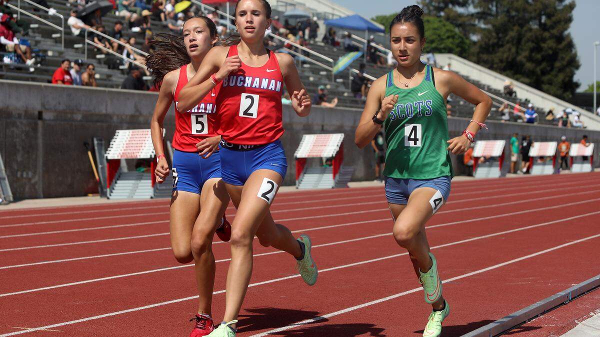 File photo of Buchanan High junior Sydney Sundgren winning the girls 1,600-meter race in 4:53.13, ahead of freshman teammate Sierra Cornett (4:53.71) and Highland High sophomore Mía Torrecillas at the West Coast Relays on April 2, 2022.
