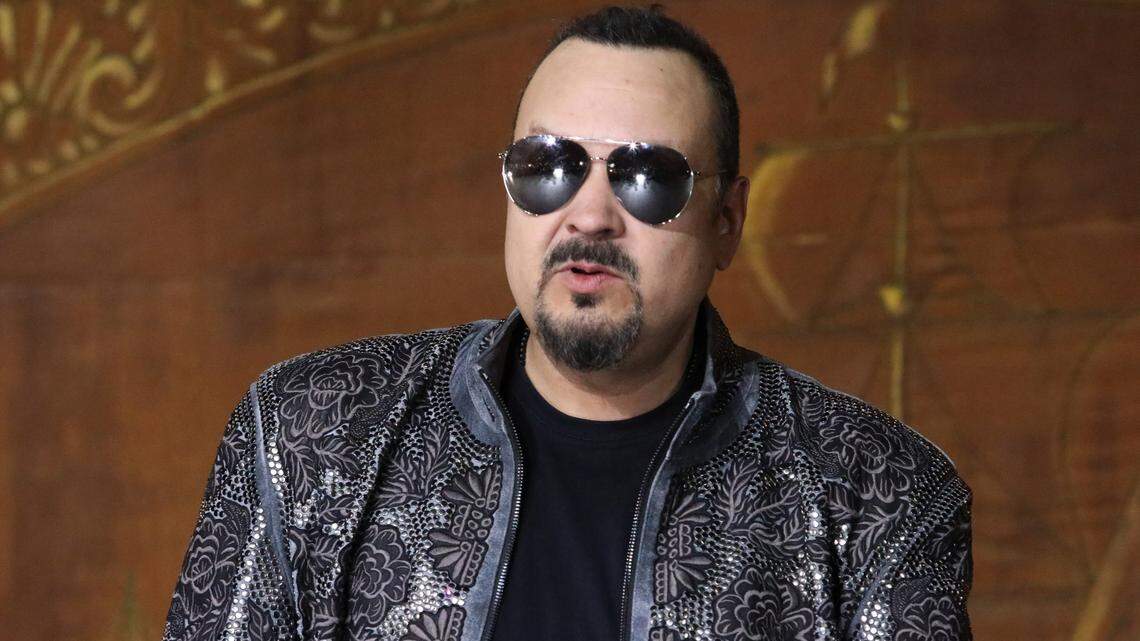 Pepe Aguilar durante una conferencia de prensa en el legendario Teatro “Los Ángeles” el 1 de abril del 2019 sobre lo que su público puede esperar de la gira del Jaripeo Sin Fronteras 2019.