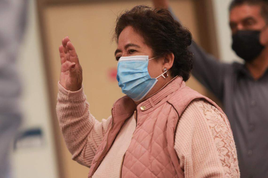 María Socorro Torres, de 66 años, originaria de Puruándiro, Michoacán, México y vive en Hanford, estuvo entre los 152 residentes en el Valle Central que se convirtieron en nuevos ciudadanos americanos el jueves (21 de octubre) en la oficia del Servicio de Ciudadanía e Inmigración de Estados Unidos (USCIS) en Fresno.