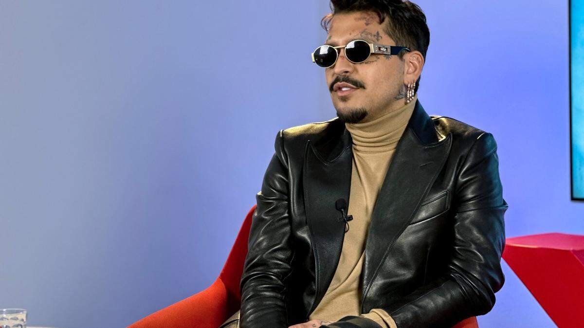 El cantante mexicano Christian Nodal del género mariacheño presenta su próxima gira en España en la Fundación Casa de México este miércoles.