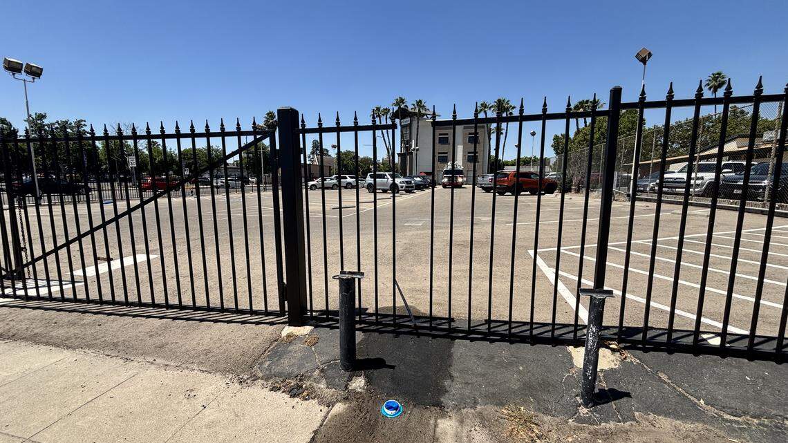 Woman impaled on fence after fleeing EMS crews in Fresno, authorities say