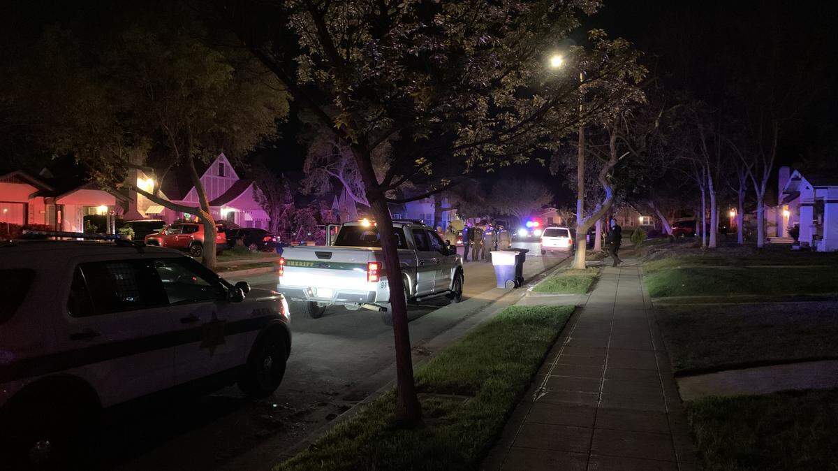 Sheriff’s deputies and Fresno police search for a possibly armed man near Fresno High.