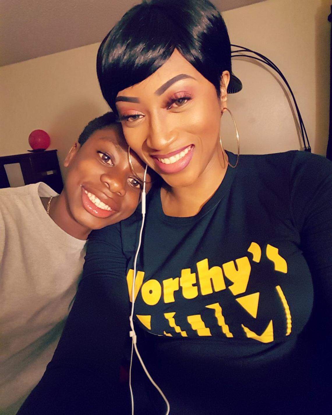 Xavier Worthy with his mom, Nicky Jones.