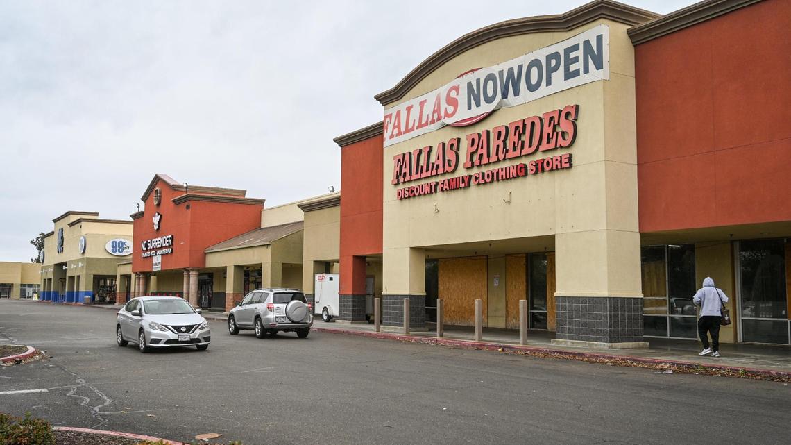 Although the sign says “now open,” in this file photo from February, Fallas Paredes at Kings Canyon Road and Willow Avenue has long been closed. Chain retailer dd’s DISCOUNTS is taking over the space and will open Sept. 23.