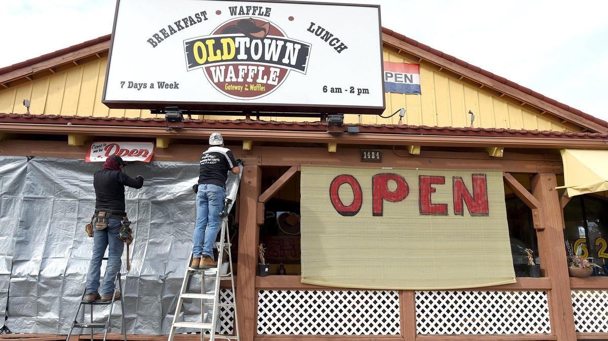 Tarps are put up last November at Old Town Waffles in Clovis to help winterize the restaurant’s outdoor patio for outside-only dining.