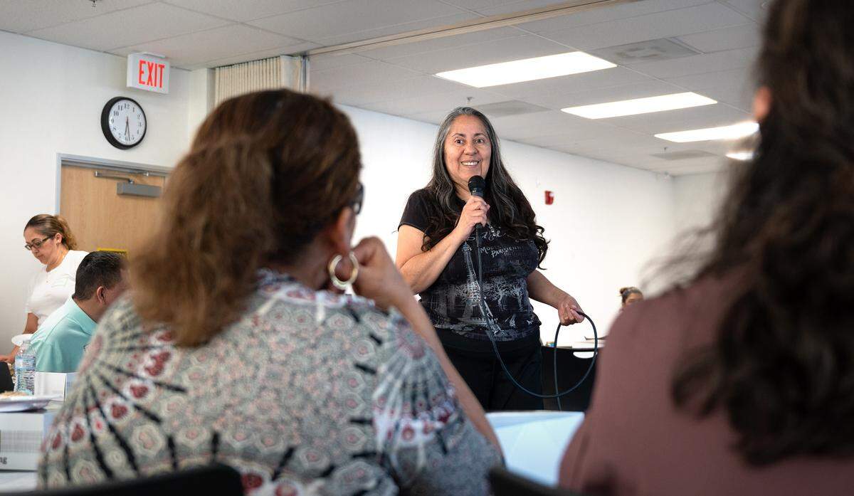 Social worker Maria Alcantar (LCSW) leads a discussion on resilience during a parent emotional support meeting of Escuchen Mi Voz in Modesto, Calif., Friday, Aug. 9, 2024.