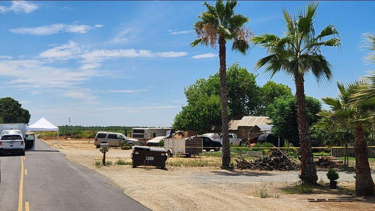 Fresno County Sheriff’s detectives are investigating after property owners Tuesday reported the discovery of a man’s body in the garage near Easton.
