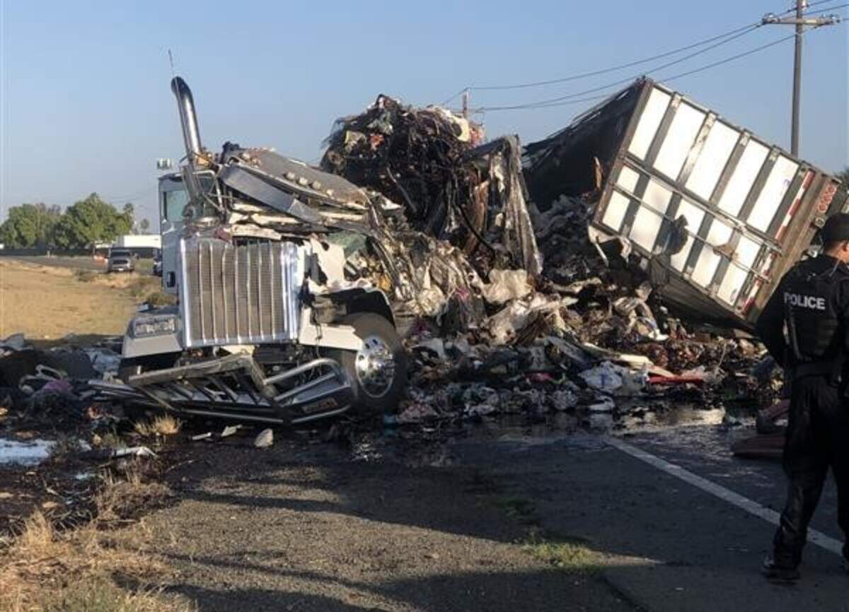 Un choque frontal entre dos semirremolques la mañana del jueves 23 de octubre en Highway 33 provocó el derrame de 3,000 galones de petróleo y el cierre de la carretera durante varias horas.