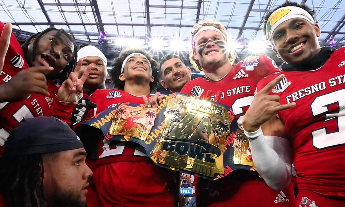 Fresno State celebrates defeating Washington State 29-6 at the Jimmy Kimmel LA Bowl Saturday, Dec. 17, 2022 in Inglewood, CA.