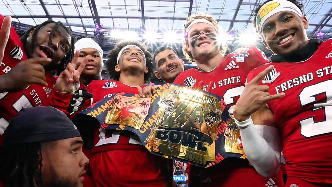 Fresno State celebrates defeating Washington State 29-6 at the Jimmy Kimmel LA Bowl Saturday, Dec. 17, 2022 in Inglewood, CA.