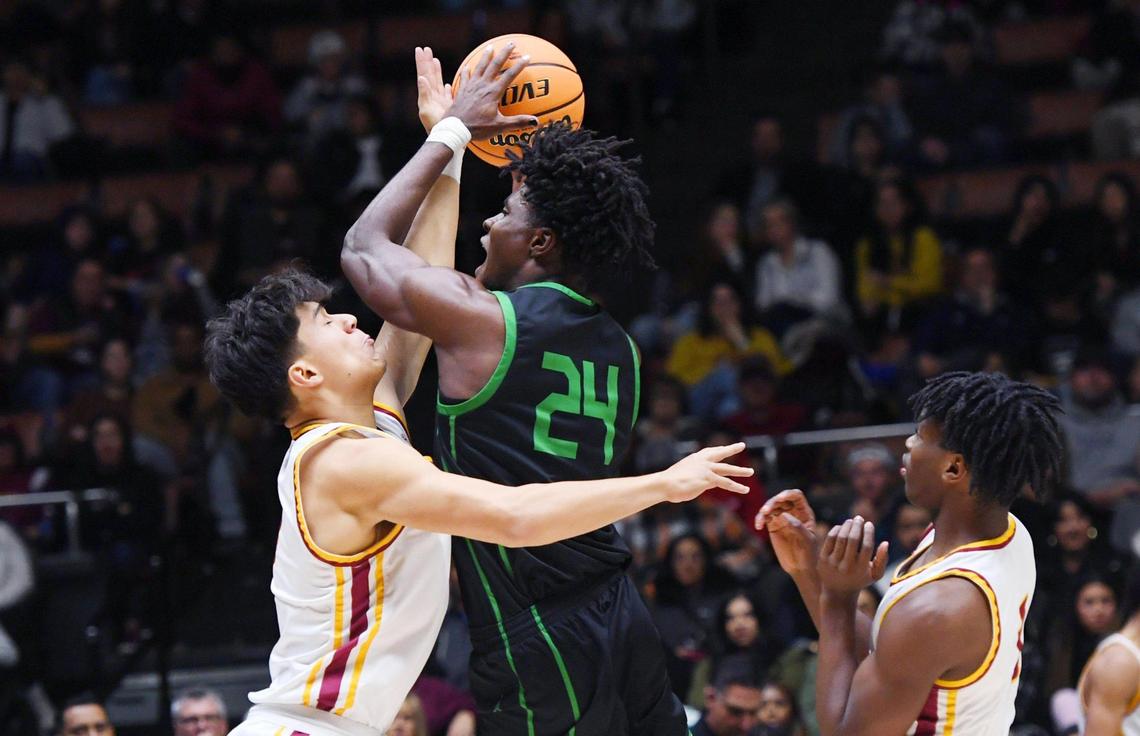 Clovis West’s Tytus Khajavi, left, with St. Joseph’s Tounde Yessoufou in the center at the Central Section boys Division I basketball championship Saturday, Feb. 25, 2023 in Clovis.