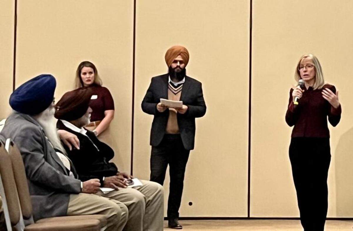 Punjabi American Growers Group President Arshdeep Singh, left, listens as state Water Board vice chair Dorene D’ Adamo gives closing remarks at a Dec. 5 workshop in Visalia.