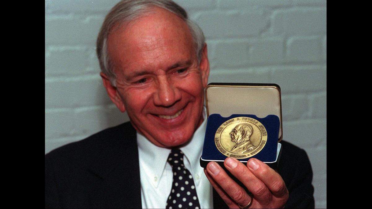 James Hallowell received the Leon S. Peter Award from the Fresno Chamber of Commerce in 1995. The longtime businessman and philanthropist died Jan. 31 at the age of 90.