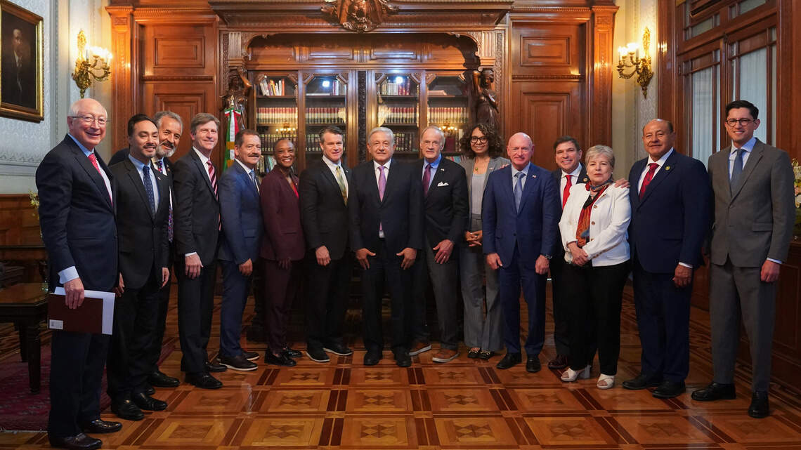 López Obrador se reúne con congresistas de Estados Unidos en el Palacio Nacional