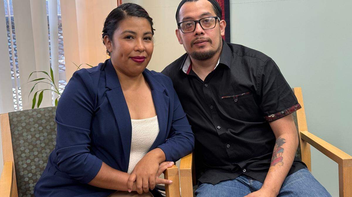 Fotografía cedida por la Coalición por los Derechos Humanos de los Inmigrantes (CHIRLA) donde aparece el ciudadano estadounidense Antonio Valle y su esposa Brenda que sería una de las favorecidas por el programa anunciado por la Casa Blanca el martes pasado dirigido a proteger a indocumentados cónyuges de ciudadanos estadounidenses.