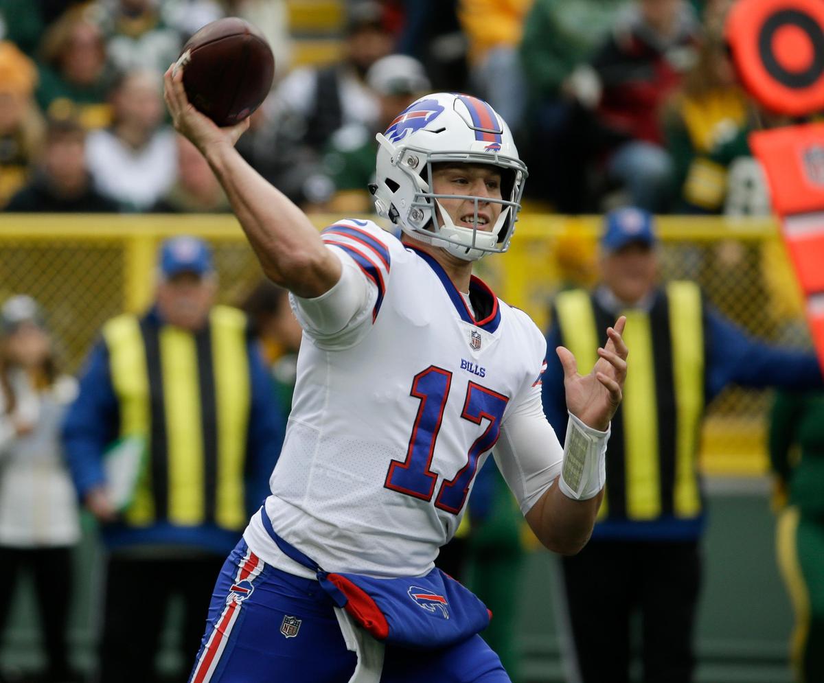 Buffalo Bills’ quarterback Josh Allen throws a pass during the first half of a 22-0 loss to the Green Bay Packers Sunday, Sept. 30, 2018, in Green Bay, Wis. Allen, from Firebaugh, completed 16 of 33 passes for 151 yards with two interceptions.