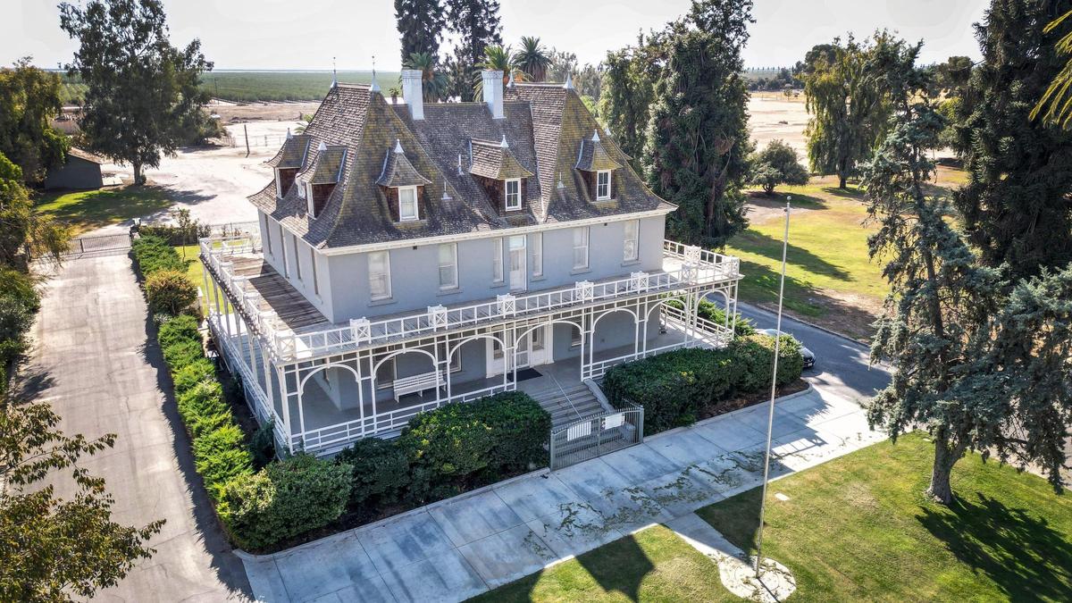 The Kearney Mansion in today’s Kearney Park was actually built to be the superintendent’s lodge on the Fruit Vale estate near the spot where M. Theo Kearney intended to build his dream home, the Chateau Fresno castle.