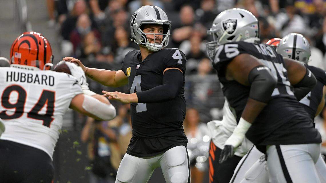 Las Vegas Raiders quarterback Derek Carr throws the ball against the Cincinnati Bengals during the first half of an NFL football game, Sunday, Nov. 21, 2021, in Las Vegas.