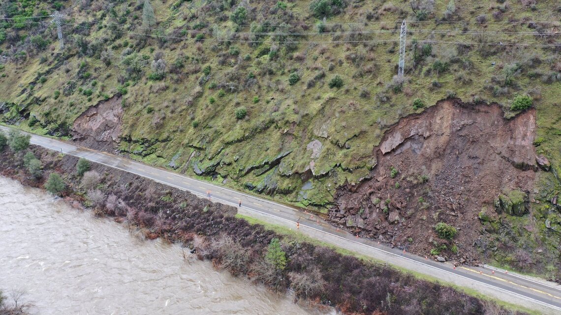 Traffic update: All Highway 140 lanes open to Yosemite following rock slide cleanup