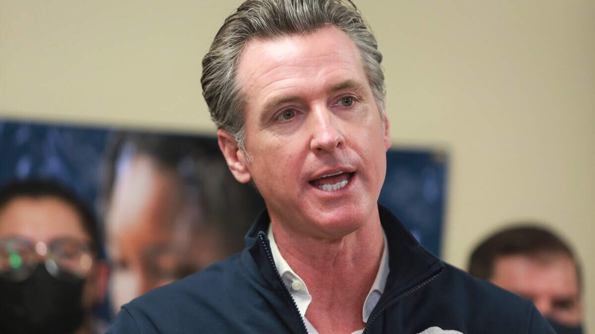El gobernador de California, Gavin Newsom, en la Clínica Sierra Vista el martes 27 de julio de 2021 por la mañana en Fresno, CA.