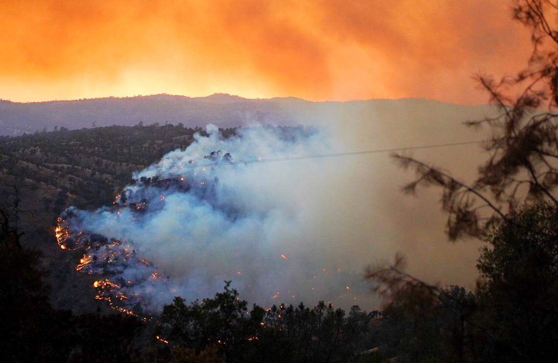 The “River Fire” continues to spread west of Yosemite National Park, prompting multiple evacuations. Here’s the view from Road 600, looking westward toward the fire.