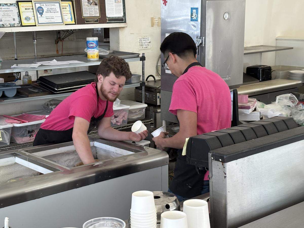Superior Dairy, la querida heladería del Valle Central desde 1929, está renovando su imagen. Esta popular heladería, que lleva casi 100 años en Hanford, cerró temporalmente sus puertas el 13 de abril para realizar importantes reformas.