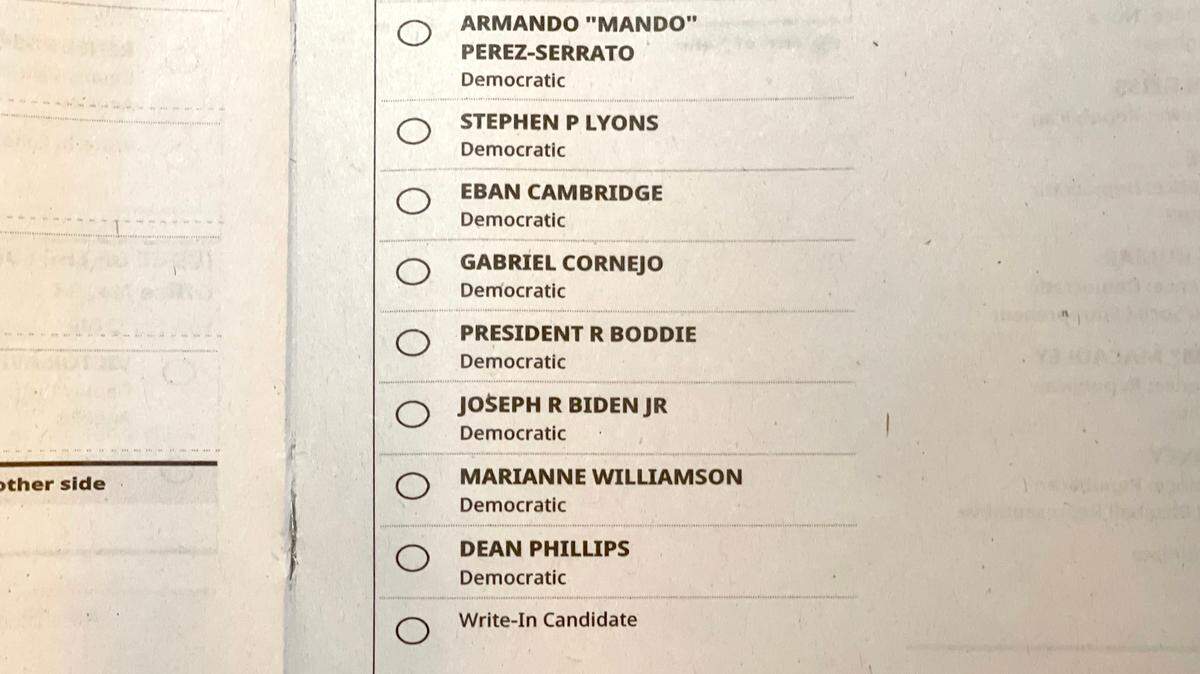 Detalle de la boleta electoral de las primarias demócratas en California, donde aparecen los nombres de los aspirantes latinos Gabriel Cornejo y Armando ‘Mando’ Pérez Serrato.