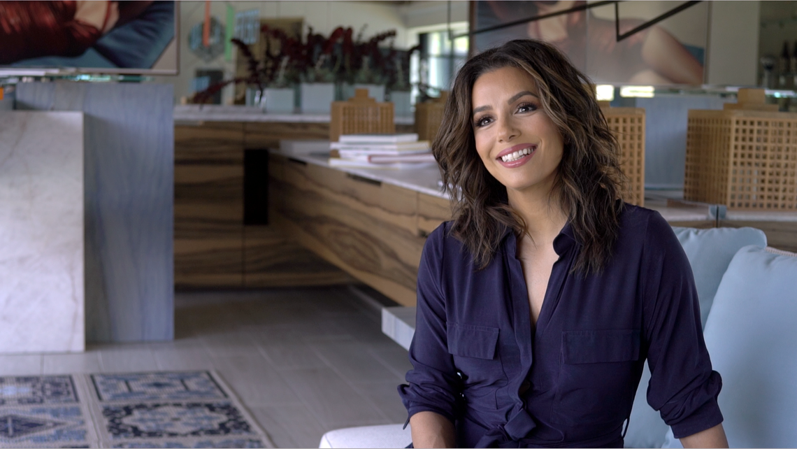 Uno de los grandes amigos de Pepe Serna, Eva Longoria también comparte perspectivas sobre la versatilidad y longevidad del artista.