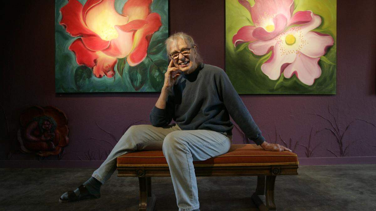 FRESNO,CA-- -LIF TAO HUDSON 3-- -1/31/2006-- Margaret Hudson came to art at age 40. Since then she has painted and sculpted prodigiously for over 30 years. Hudson loves painting large floral paintings in acrylic. FRESNO BEE/TOMAS OVALLE