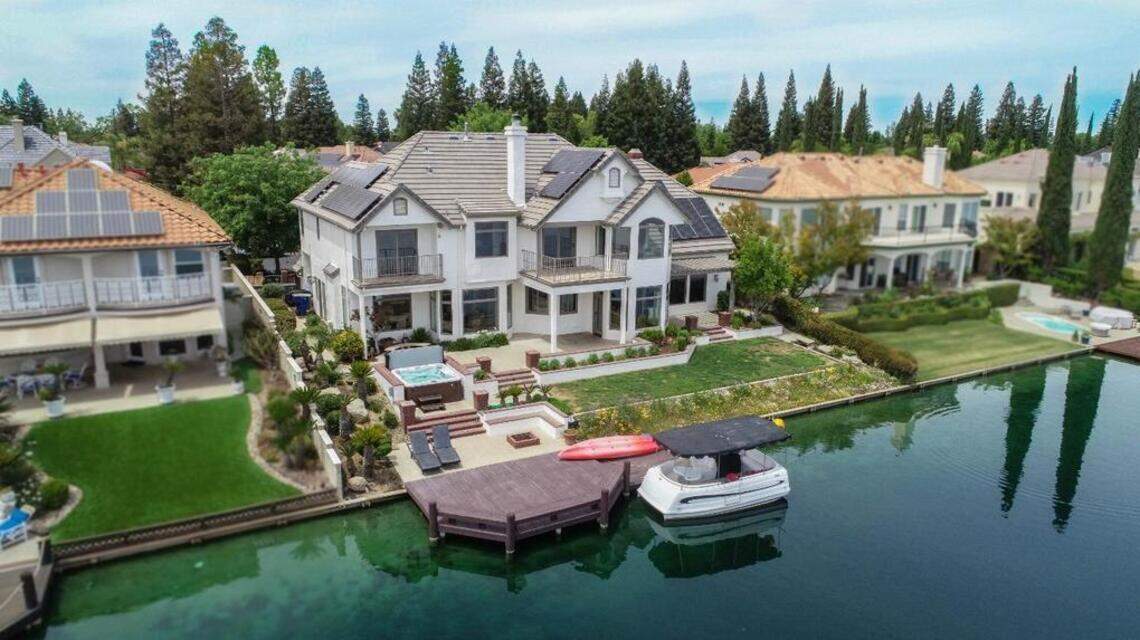 Luxurious, lakefront house in Fresno is for sale. What comes with this $1.4 million home