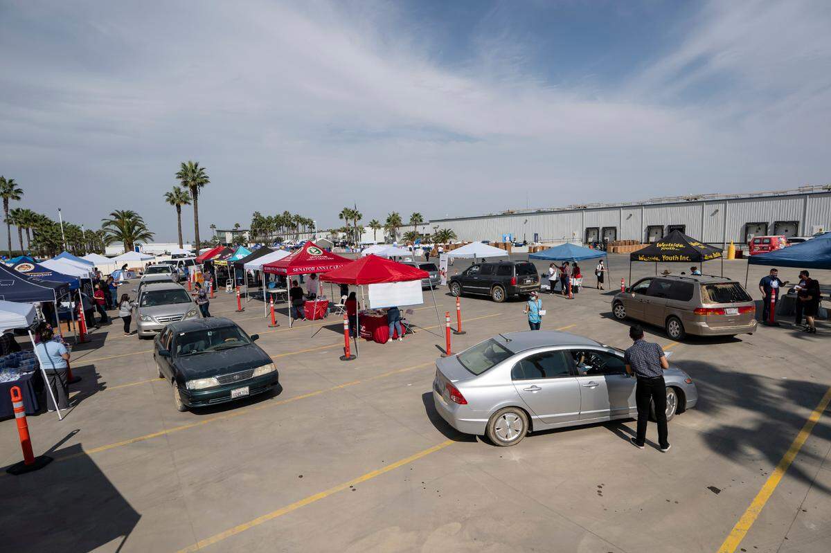 Central Valley residents line up in cars during an information event held by Listos California and United Way of Fresno in Fresno County in October.