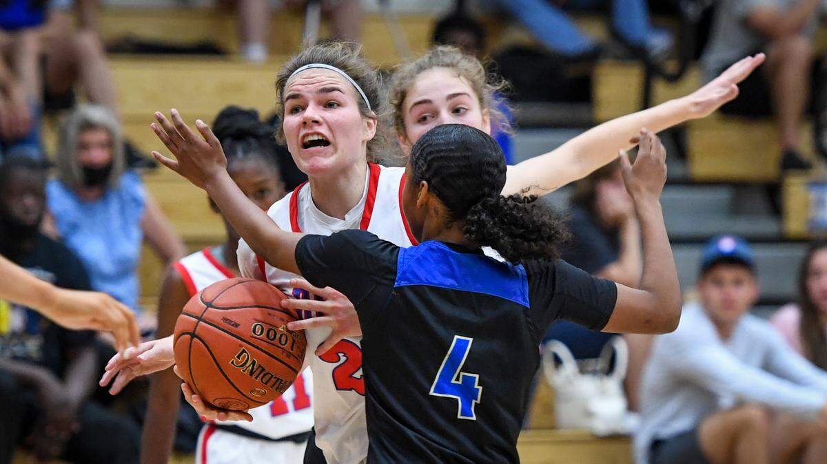 Buchanan’s Ashtyn Arnold, left, runs into traffic while going to the hoop against Clovis during their game at Clovis High on Friday, April 30, 2021.