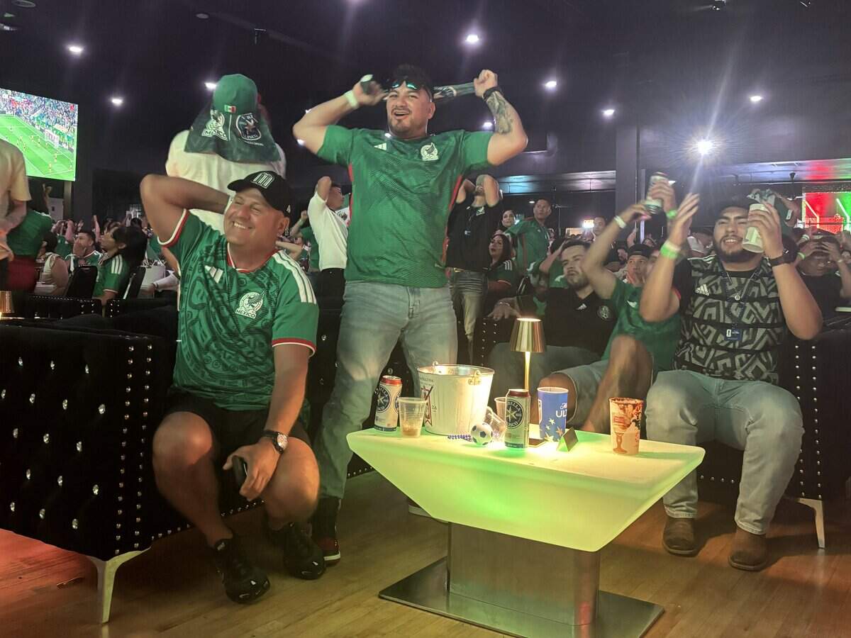 About 1,200 Mexico fans packed Fresno's Rainbow Ballroom to celebrate El Tri's 2-0 win over Ecuador as PVA Fresno cheered Julian Quinones and Raul Jimenez goals.