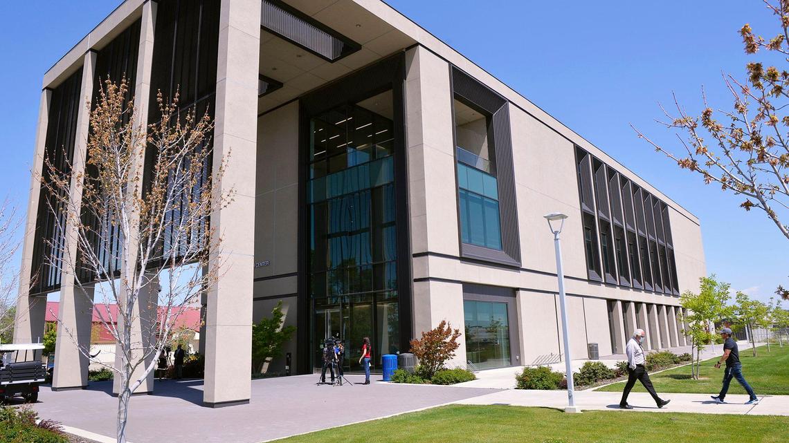 Fresno State’s Jordan Agricultural Research Center opened in May 2016. Harris Construction served as general contractor on the 30,000-square foot building, which houses the California Water Institute and features laboratories for students and faculty studying farming and food processing.