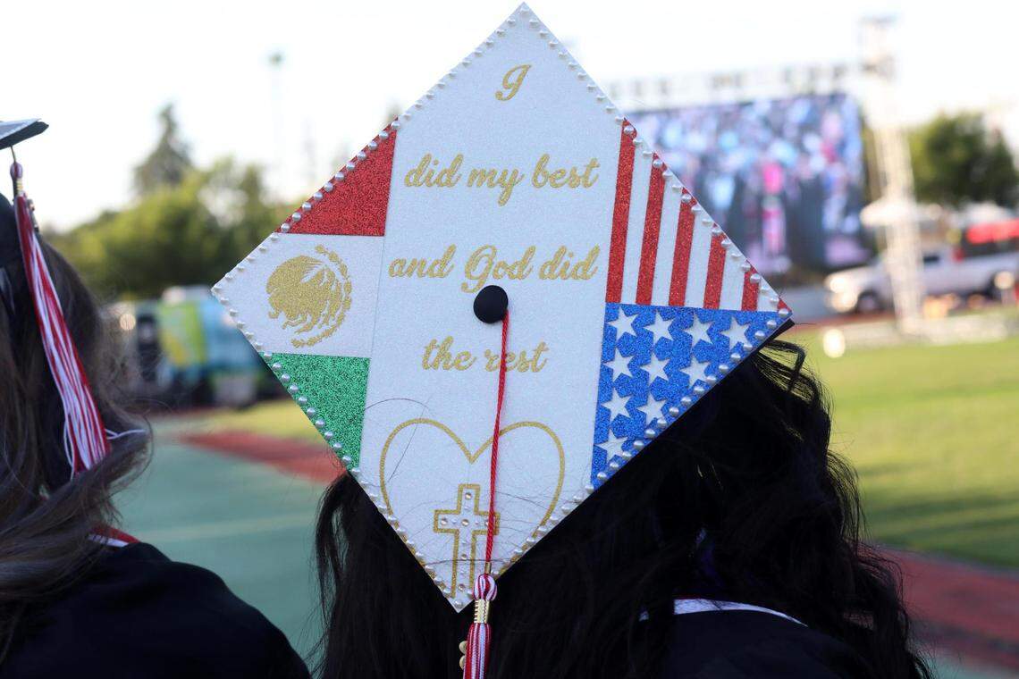 La Generación de 2023 rompió otro récord para el Fresno City College: 2,687 estudiantes fueron elegibles para participar en la ceremonia obteniendo 2,849 títulos. Ceremonia de graduación del Fresno City College, el viernes 19 de mayo, en el Ratcliffe Stadium.