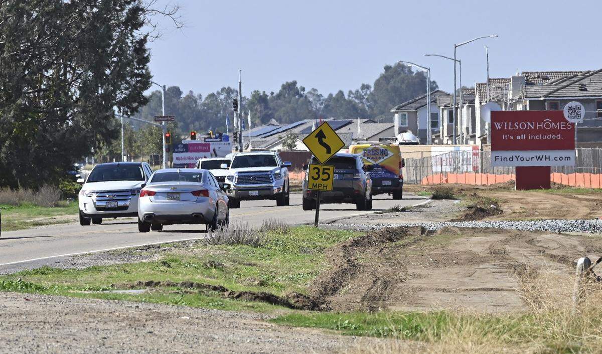 Traffic drives along Shepherd Avenue just west of Fowler Avenue Tuesday, Oct. 28, 2025 in Clovis. Clovis is widening and improving Shepherd Ave. but a property at 9029 N. Fowler is hindering the city's construction. The city may resort to eminent domain for the property.