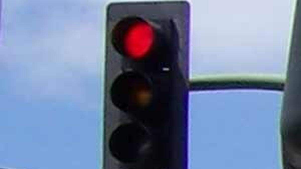 A traffic signal on Santa Fe Drive is being questioned by former council member Mike Belluomini.
