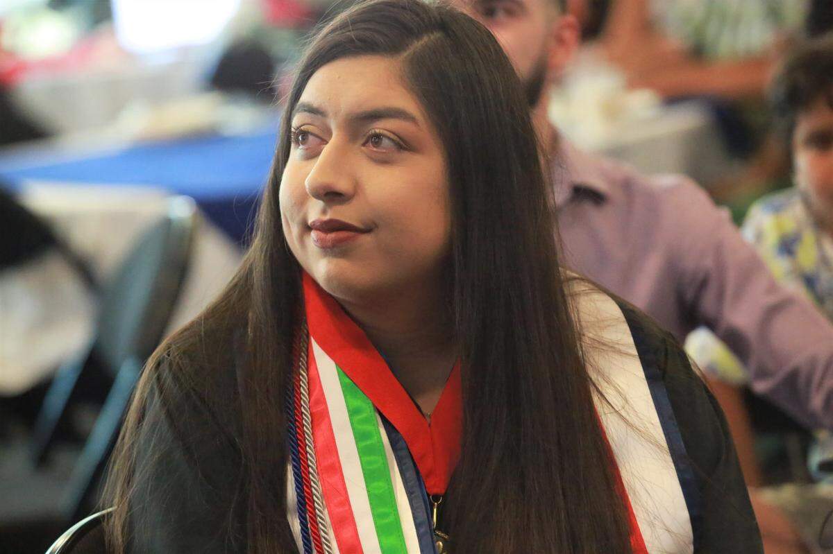 Michelle Aguilar, del programa CAMP, se está graduando con una licenciatura en psicología.
