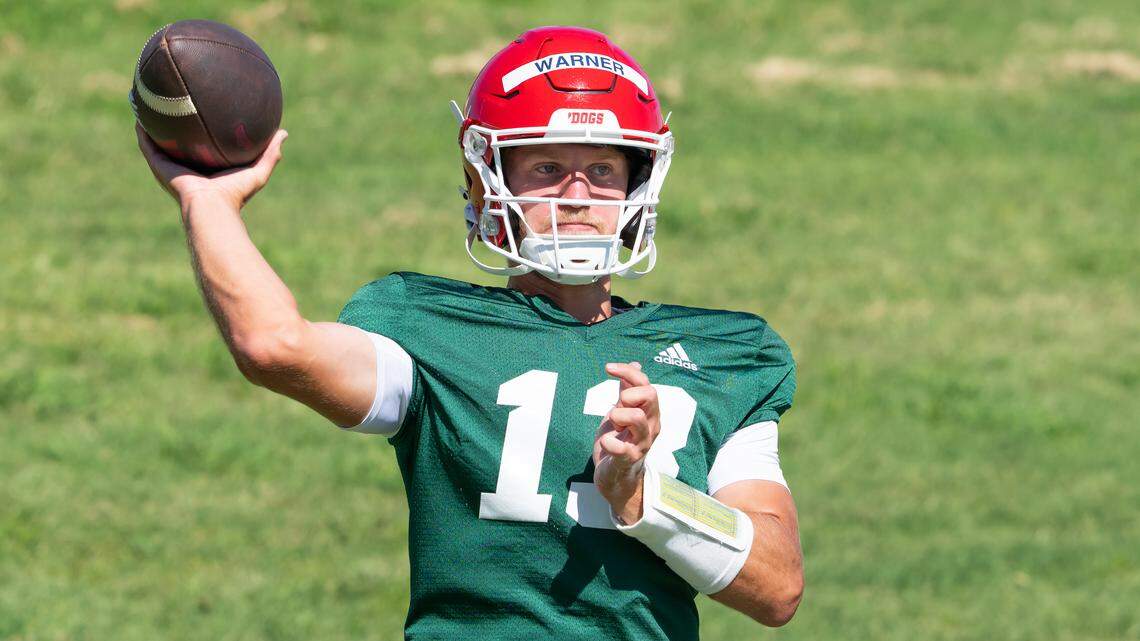 Fresno State quarterback E.J. warner will start for the Bulldogs in their Aug. 23 season-opener at Kansas.