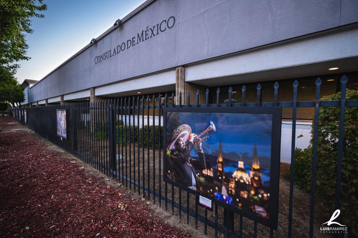 The “Art pm the Fence” exhibition is part of the consulate’s cultural project that aims to bring art closer to the public, by displaying it on the exterior fence of its facility for the public to visit at any time and day of the week.