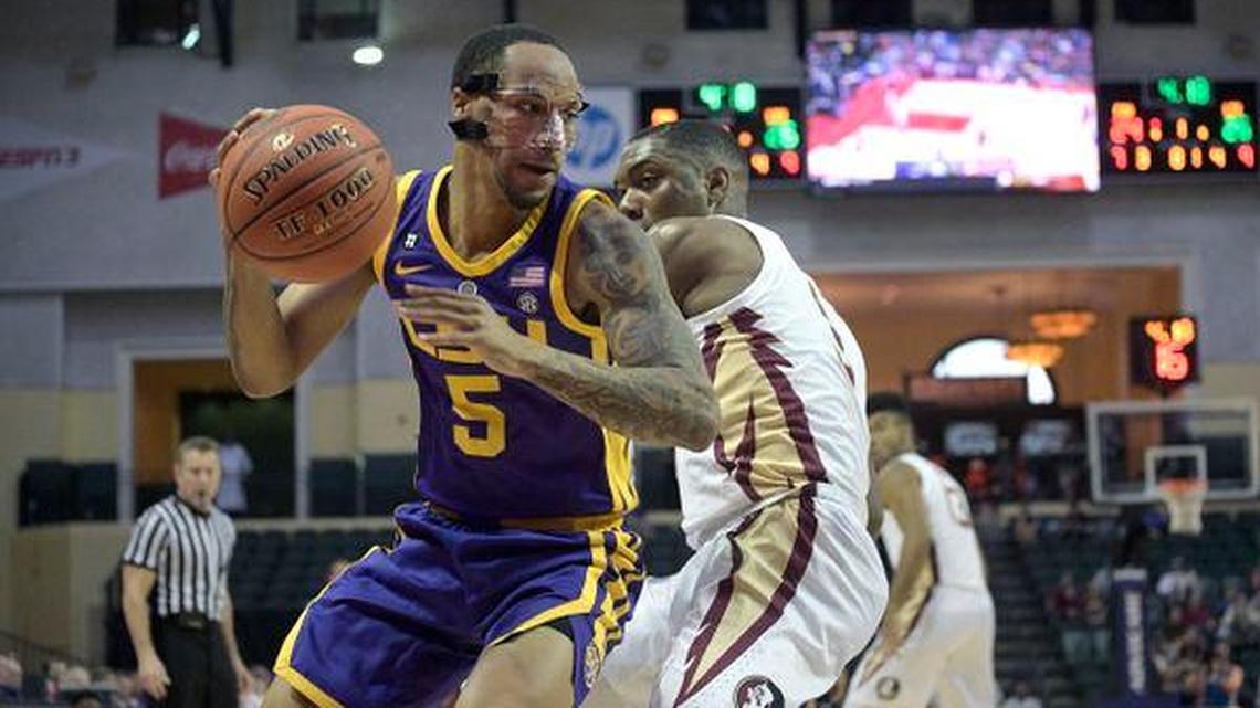 Former LSU guard Daryl Edwards makes a move toward the basket in a game last season against Florida State. Edwards, a Fresno High graduate, is returning home and will play his senior season at Fresno State as a grad transfer.