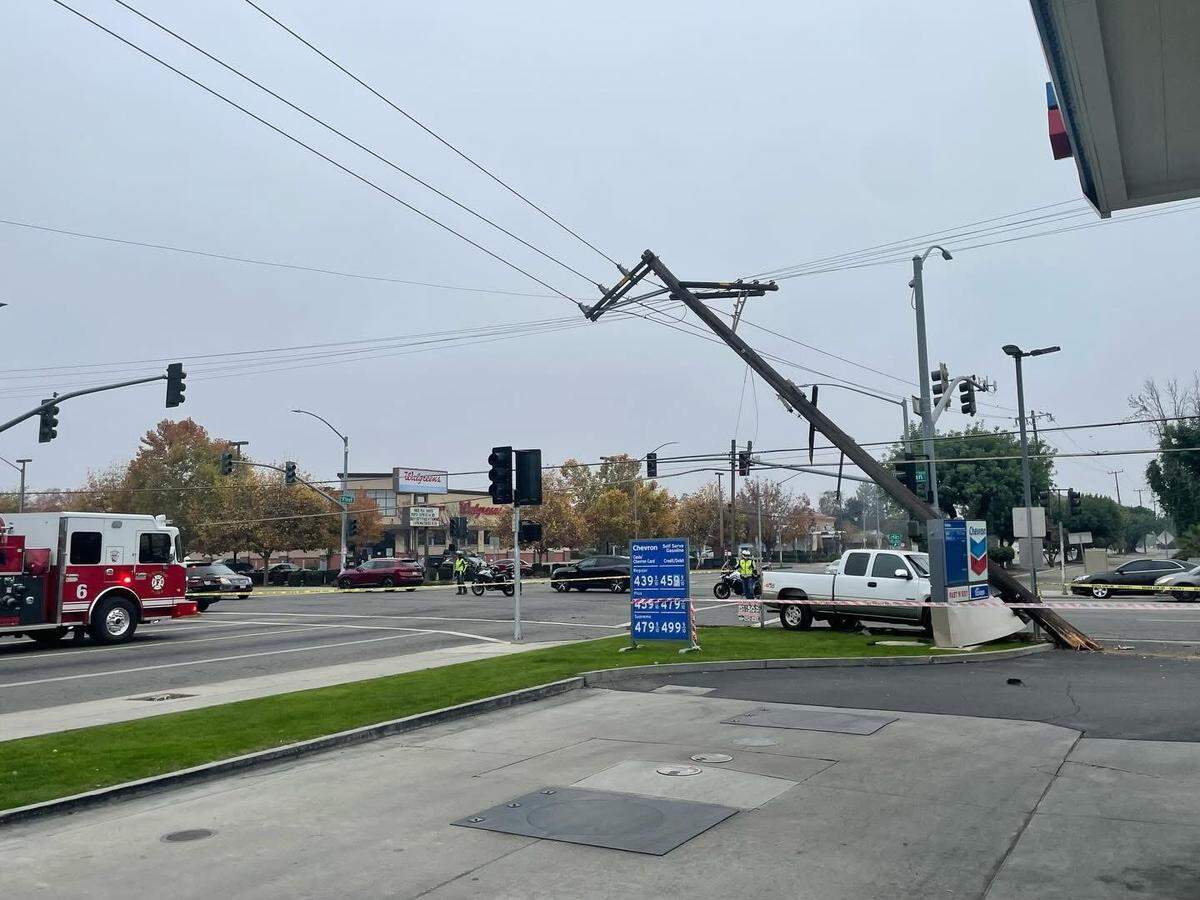 A traffic crash caused a power line to come down and resulted in traffic jams on Ashlan Avenue, near First Street.